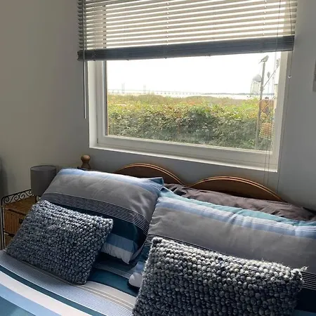 Old Ferry View Apartment